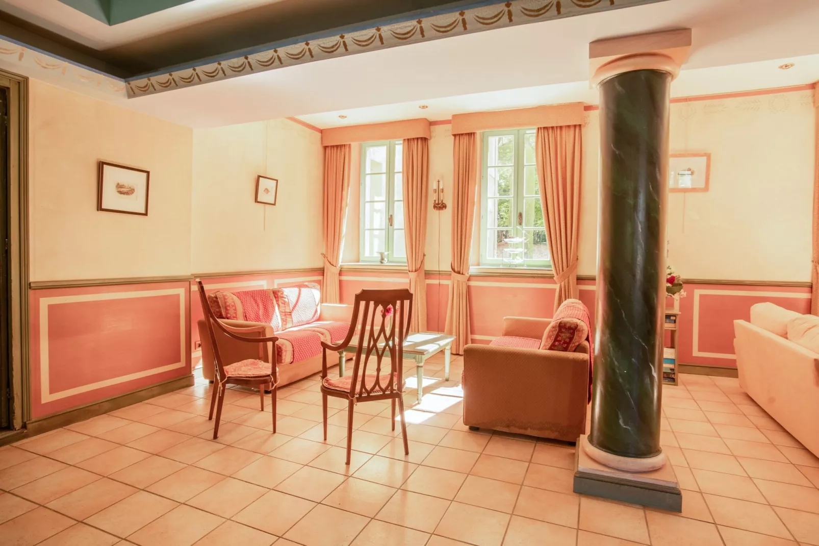 Au château près du Ventoux III-Woonkamer