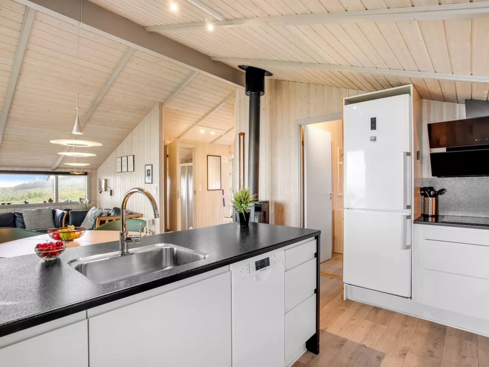 "Holmwith" - 50m from the sea-Binnen