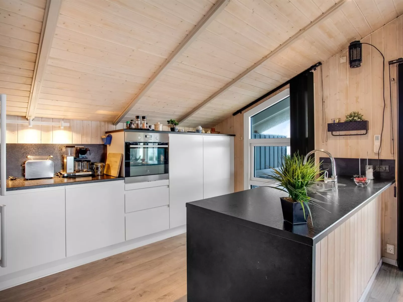 "Holmwith" - 50m from the sea-Binnen