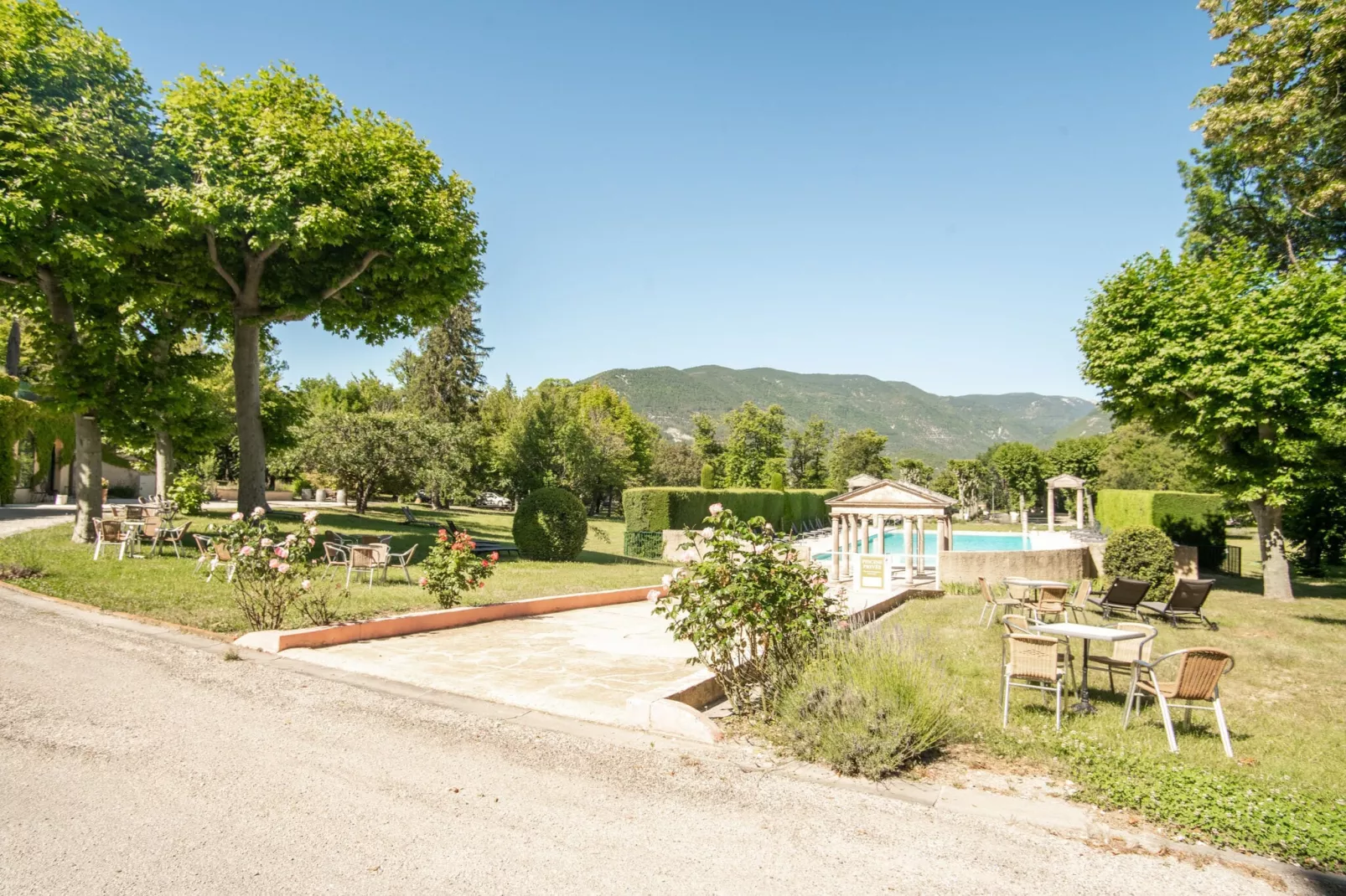 Au château près du Ventoux III-Tuinen zomer