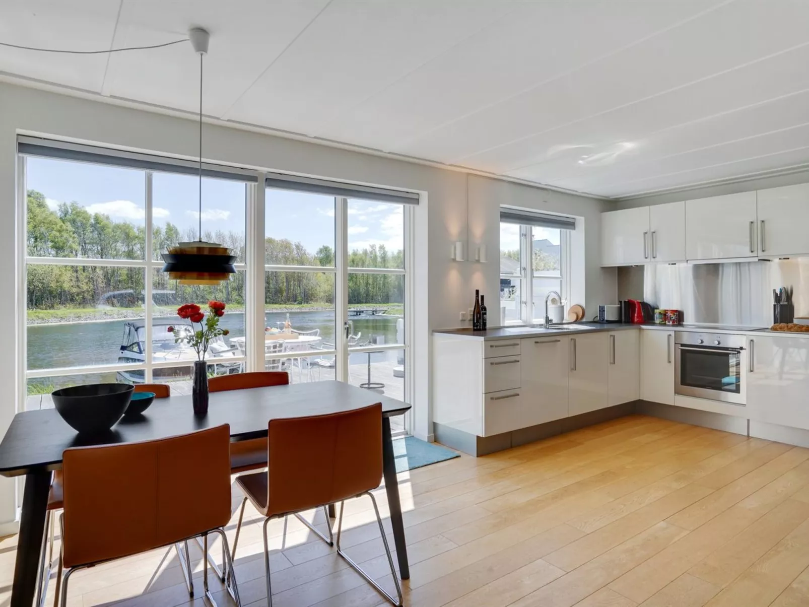 "Linn" - 5m from the sea-Binnen