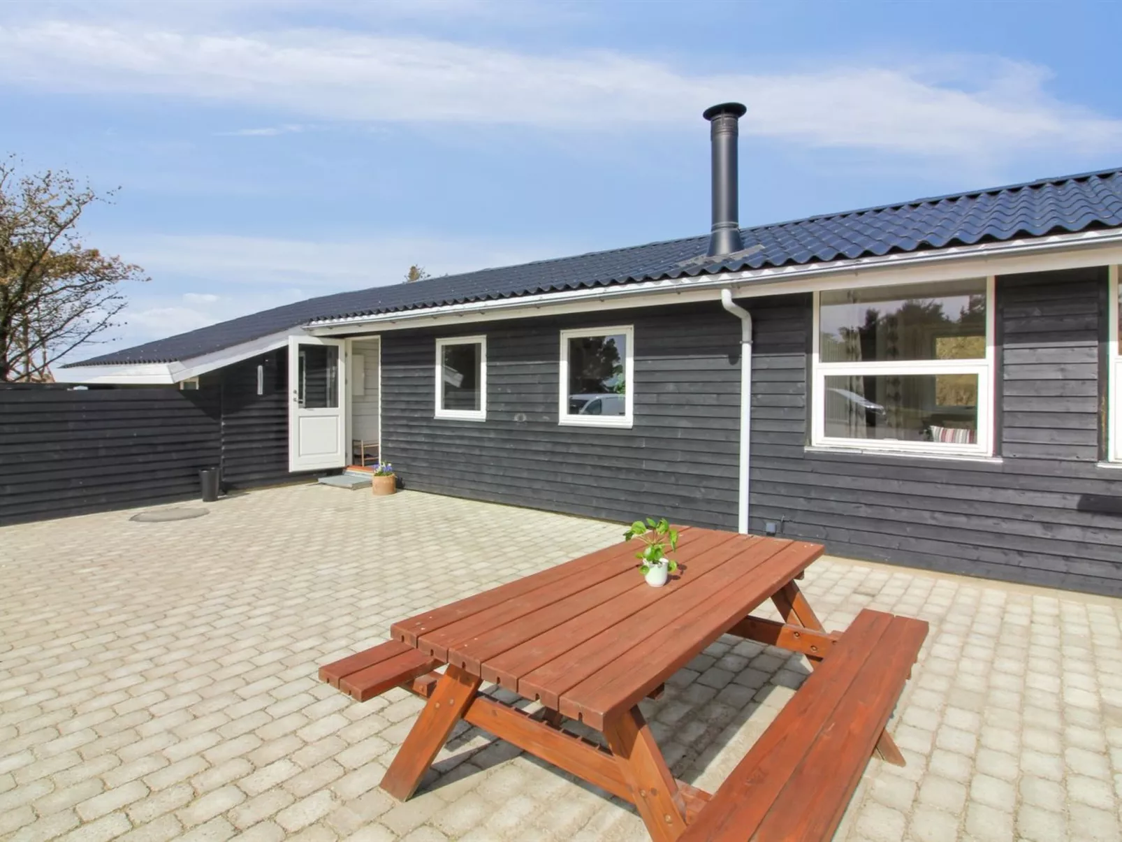 "Thorsten" - 500m from the sea-Buiten
