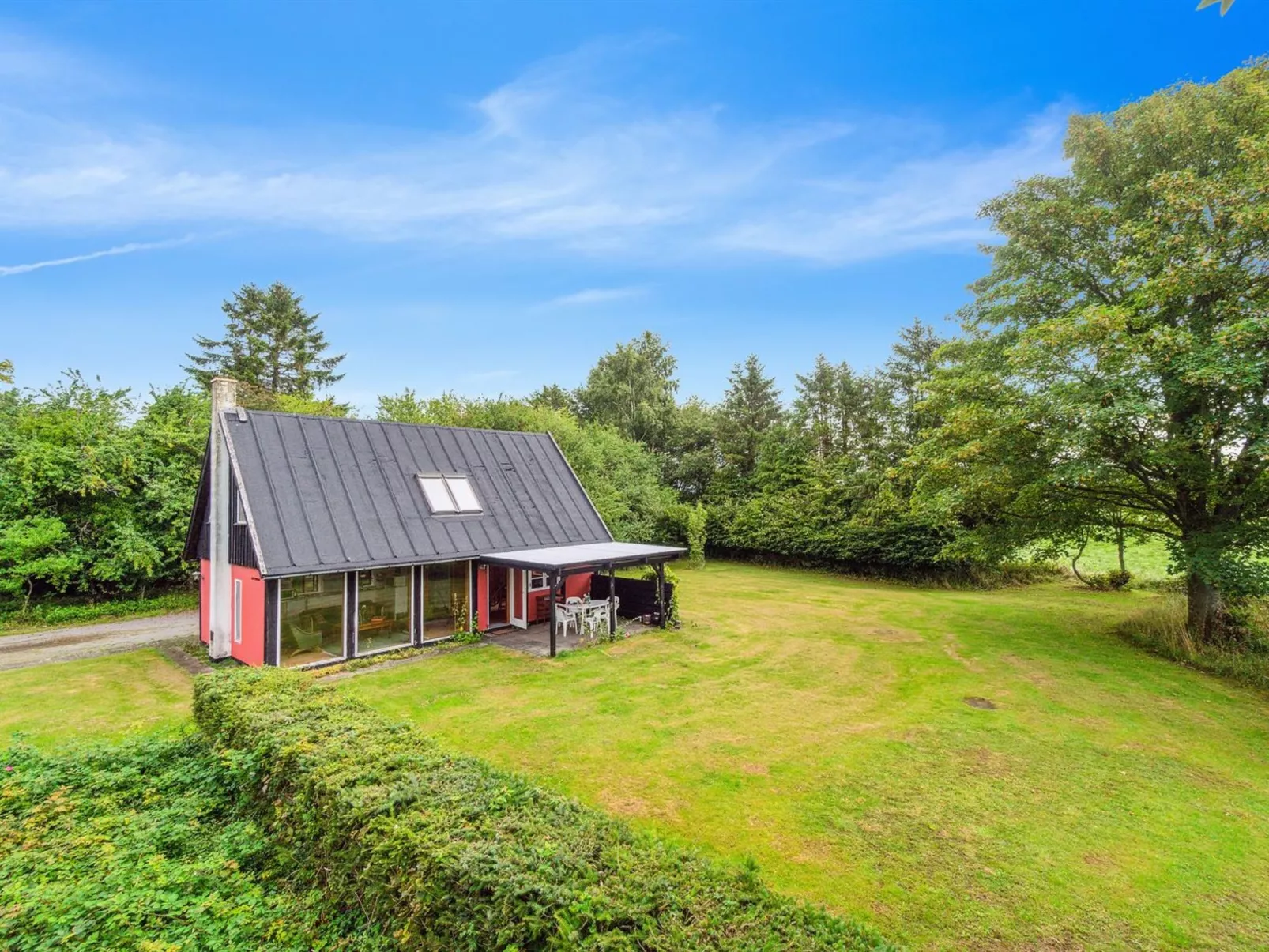 "Thana" - 8km from the sea-Buiten