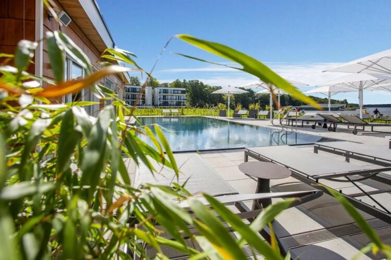 Apartments im MAREMÜRITZ Yachthafen Resort & Spa / Anker Penthouse Suite 4 Personen-Zwembad