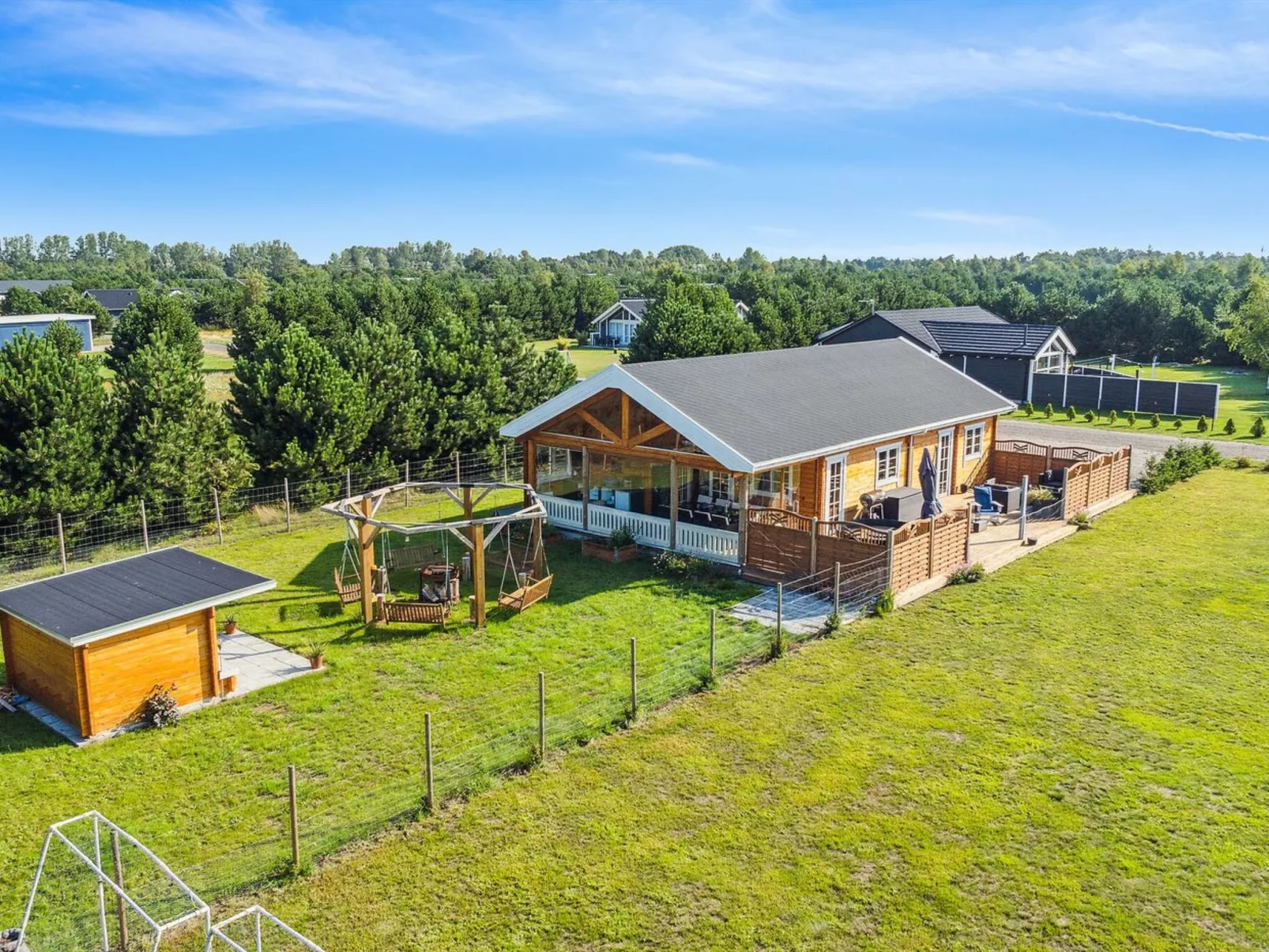"Vicktoria" - 1.5km from the sea-Buiten