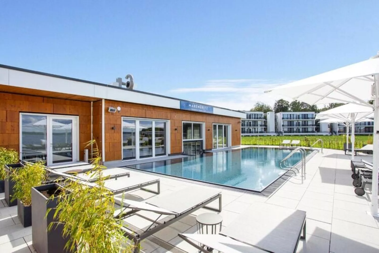 Apartments im MAREMÜRITZ Yachthafen Resort & Spa / Aurora Müritzblick 2 Personen-Zwembad