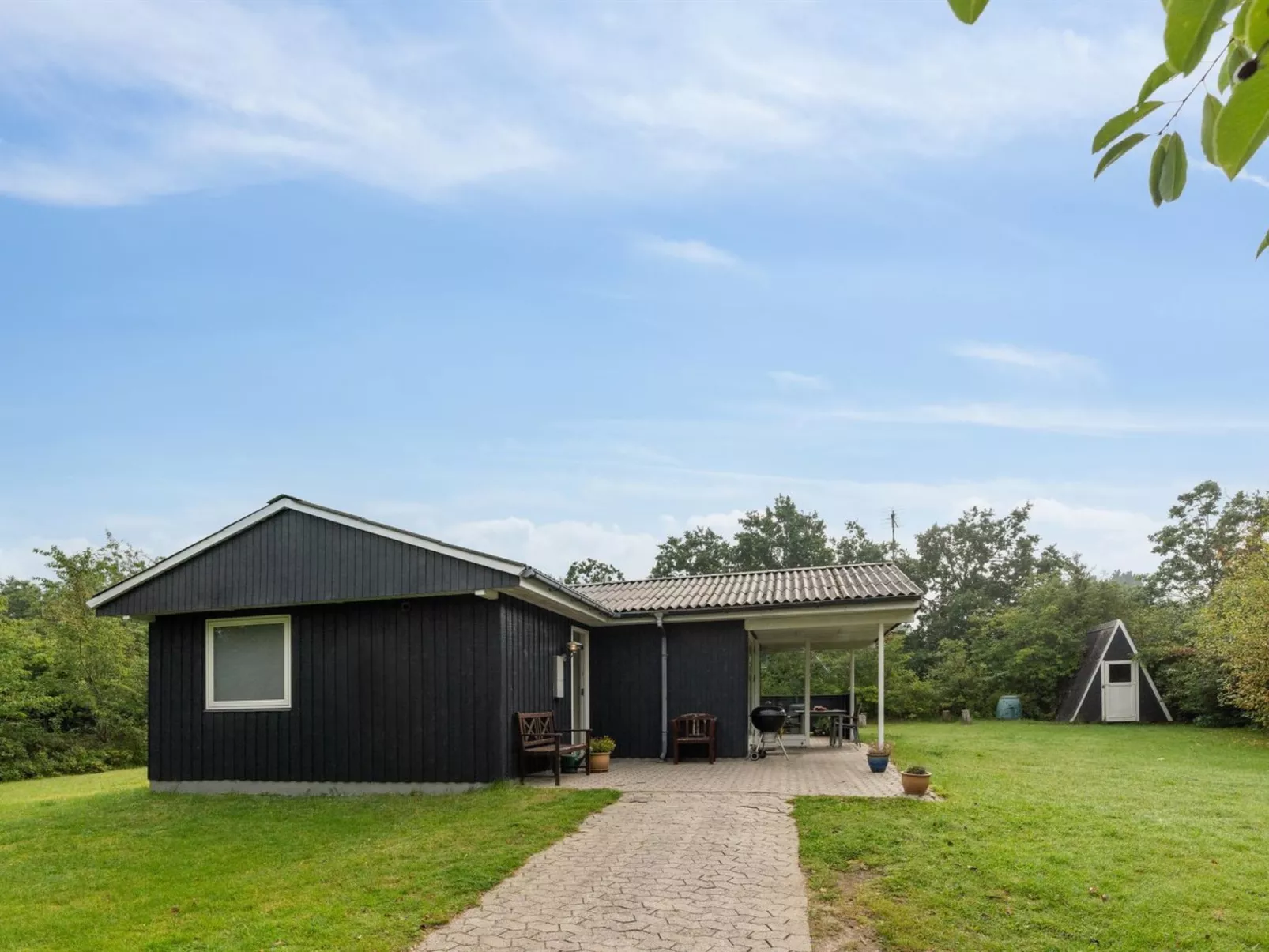 "Sunaj"-Buiten