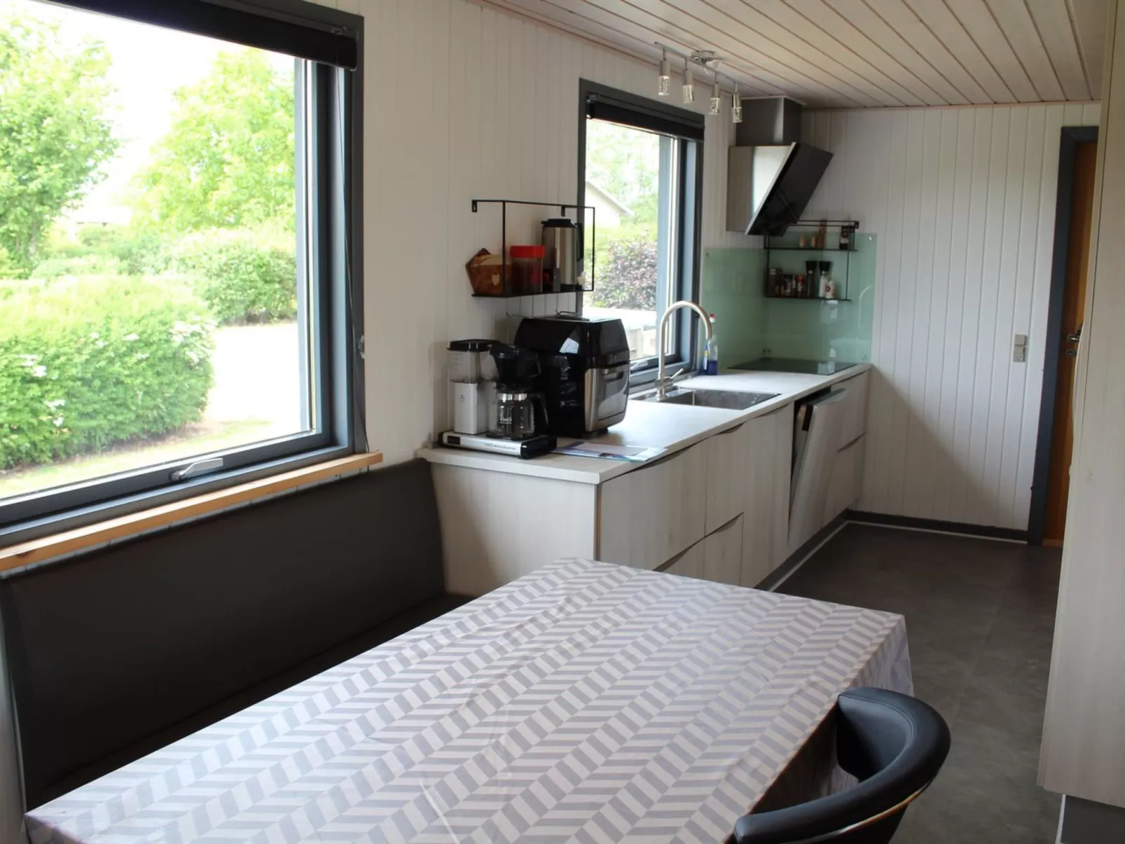 "Jannik" - 300m from the sea-Binnen