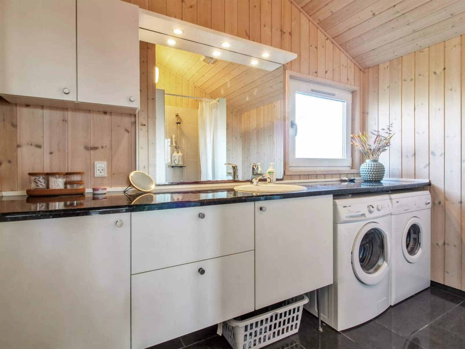 "Freda" - 400m from the sea-Binnen