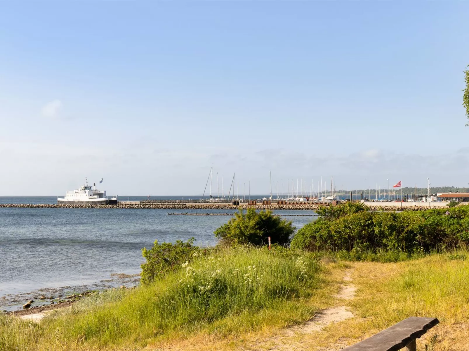 "Toska" - 100m to the inlet-Buiten