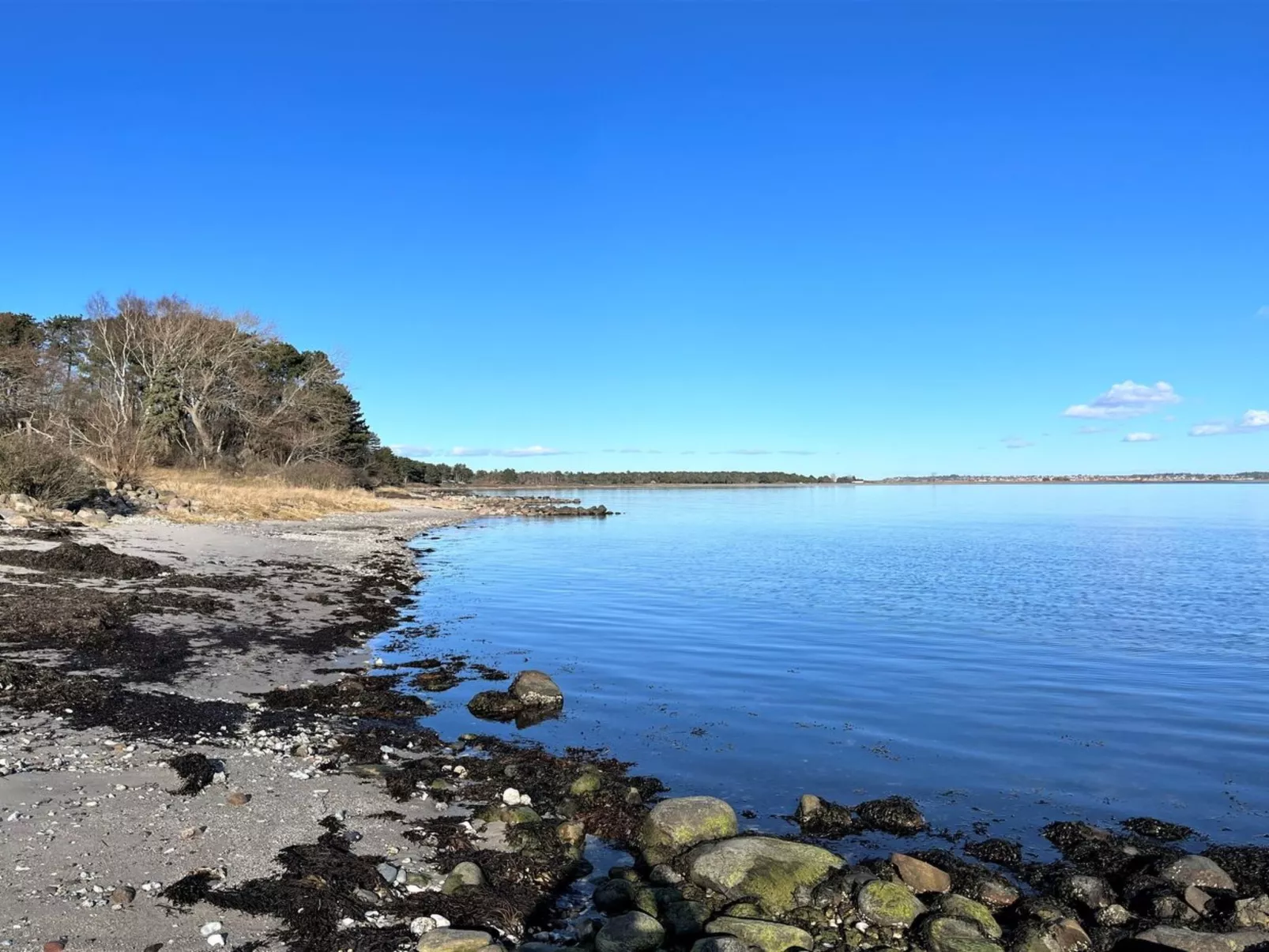 "Toska" - 100m to the inlet-Buiten