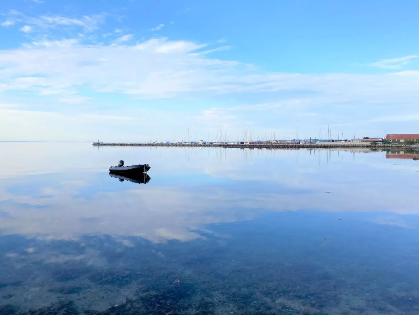 "Toska" - 100m to the inlet-Buiten