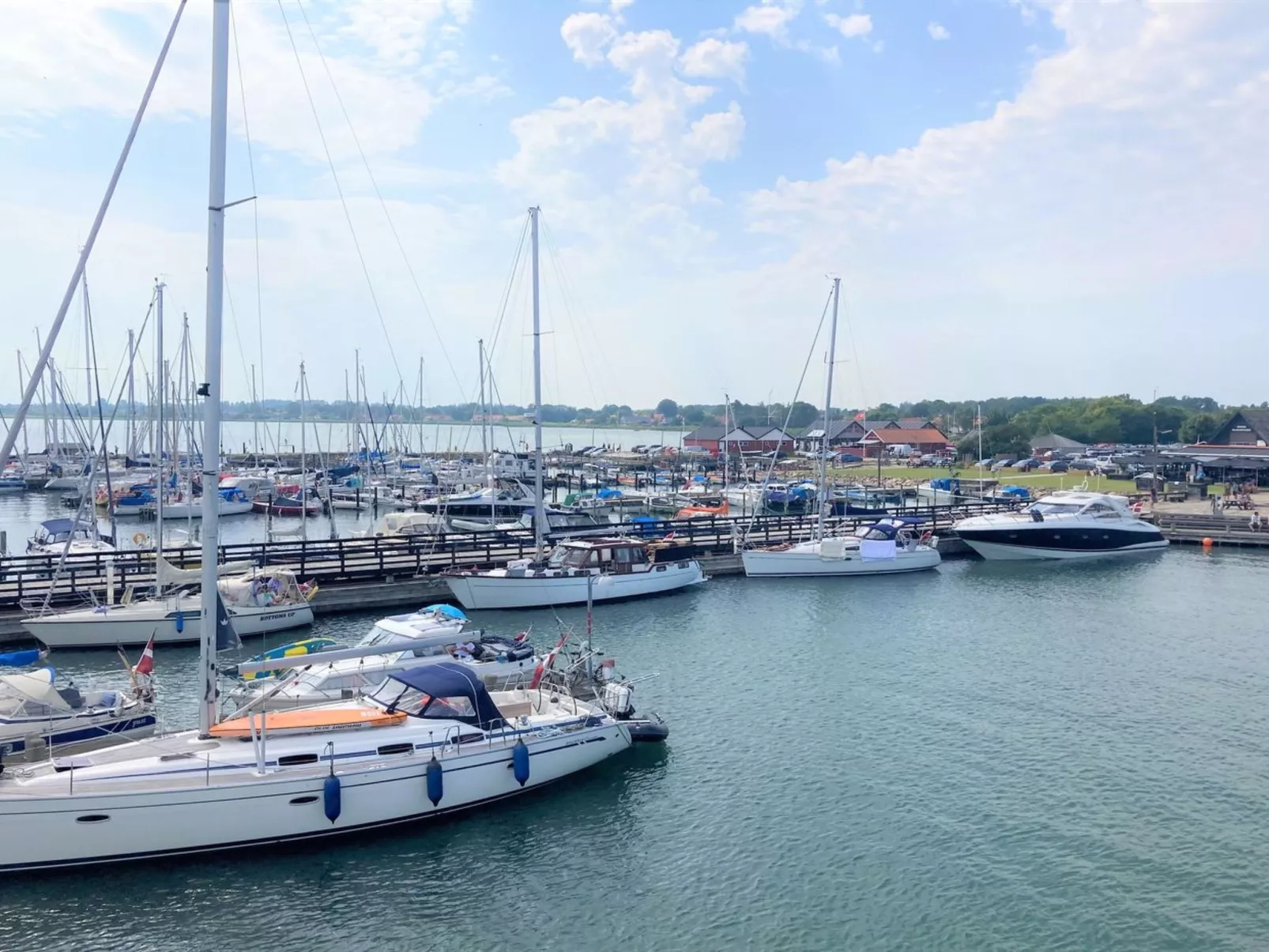 "Toska" - 100m to the inlet-Buiten