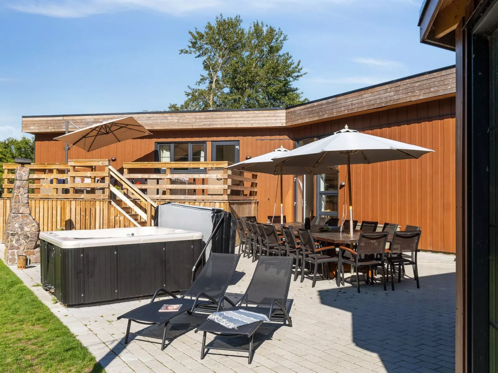 "Bjarka" - 700m from the sea-Buiten