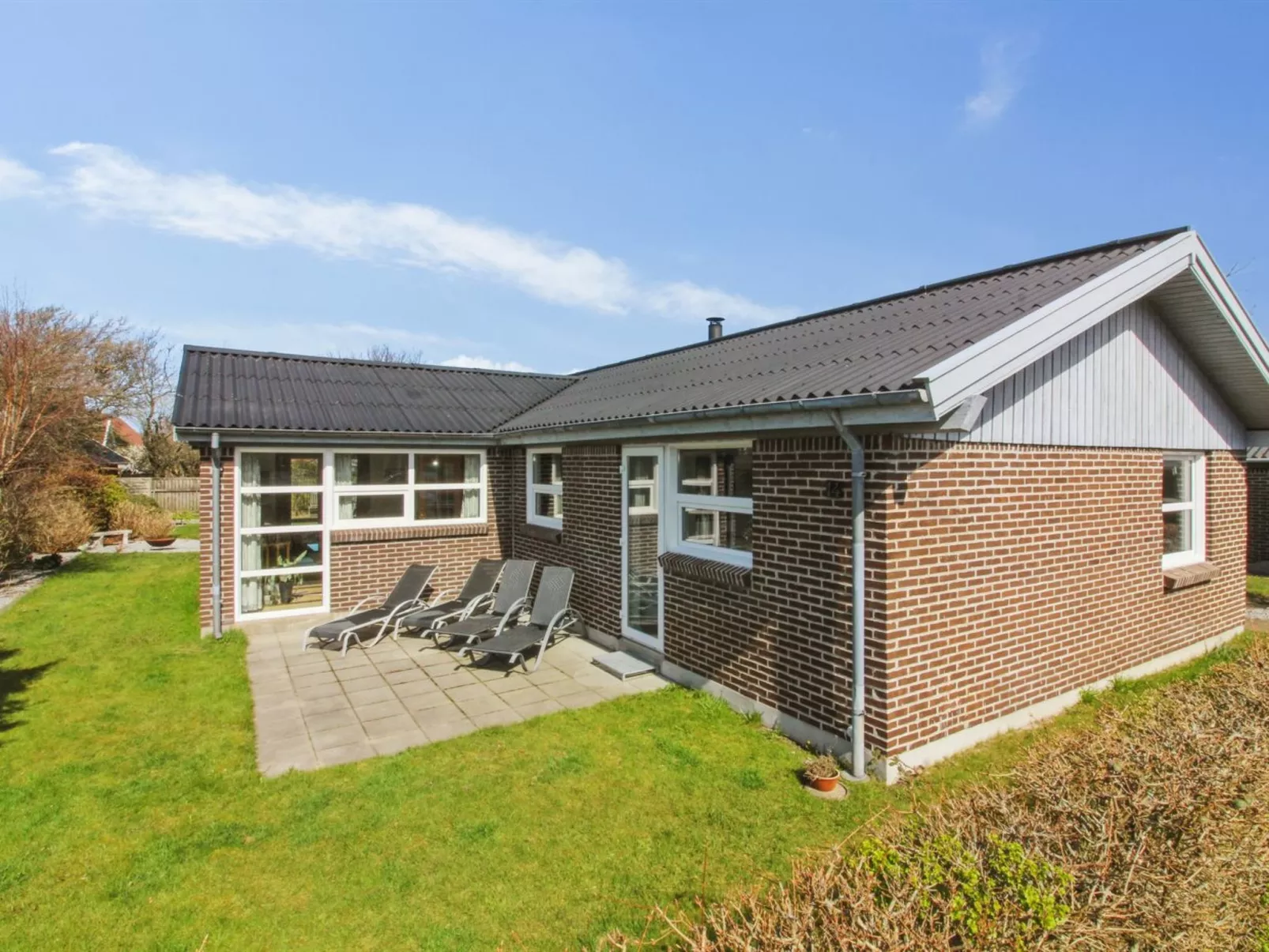 "Erle" - 1.5km from the sea-Buiten