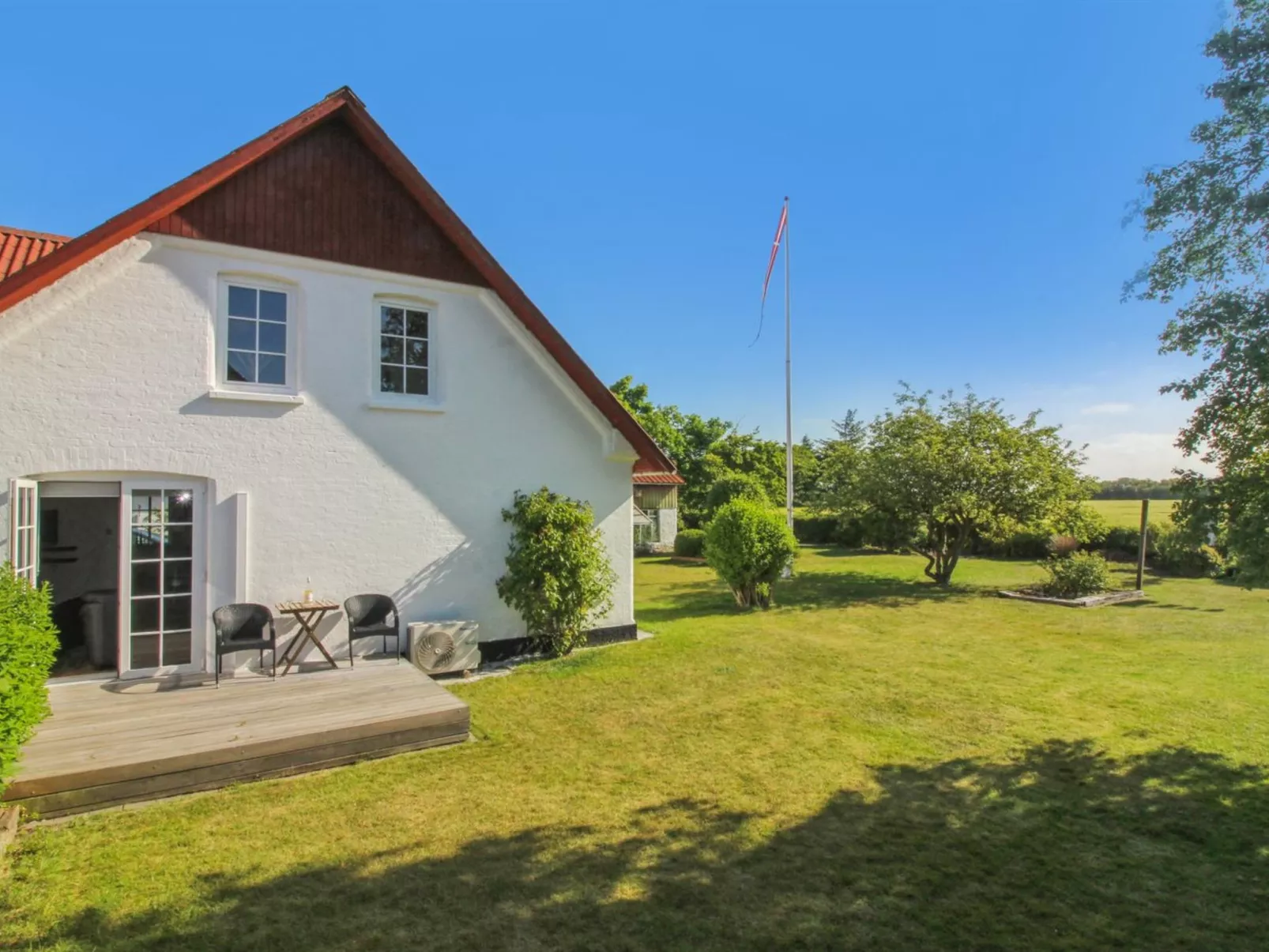 "Fraþulf" - 6km from the sea-Buiten
