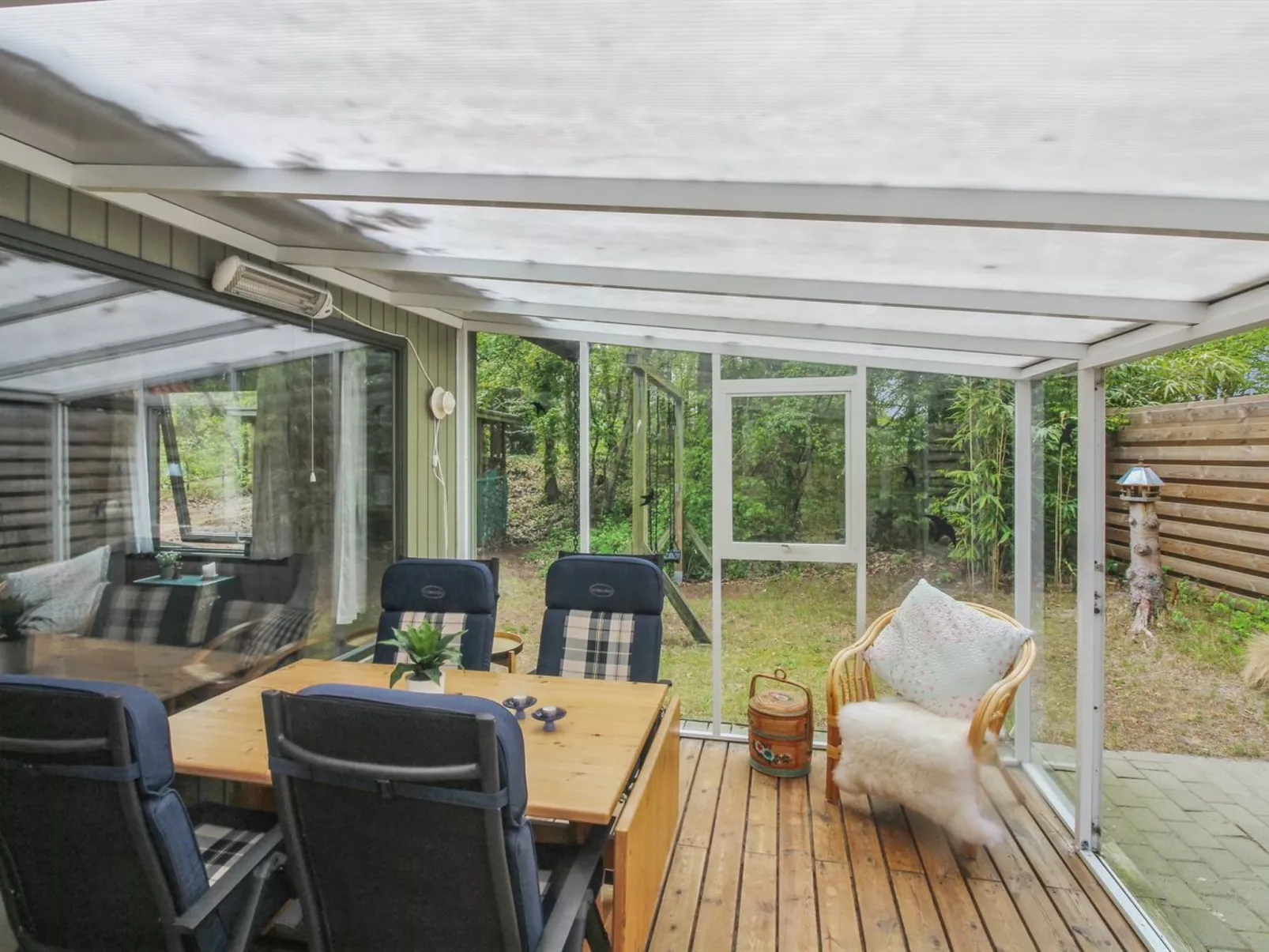 "Ellinor" - 300m from the sea-Binnen