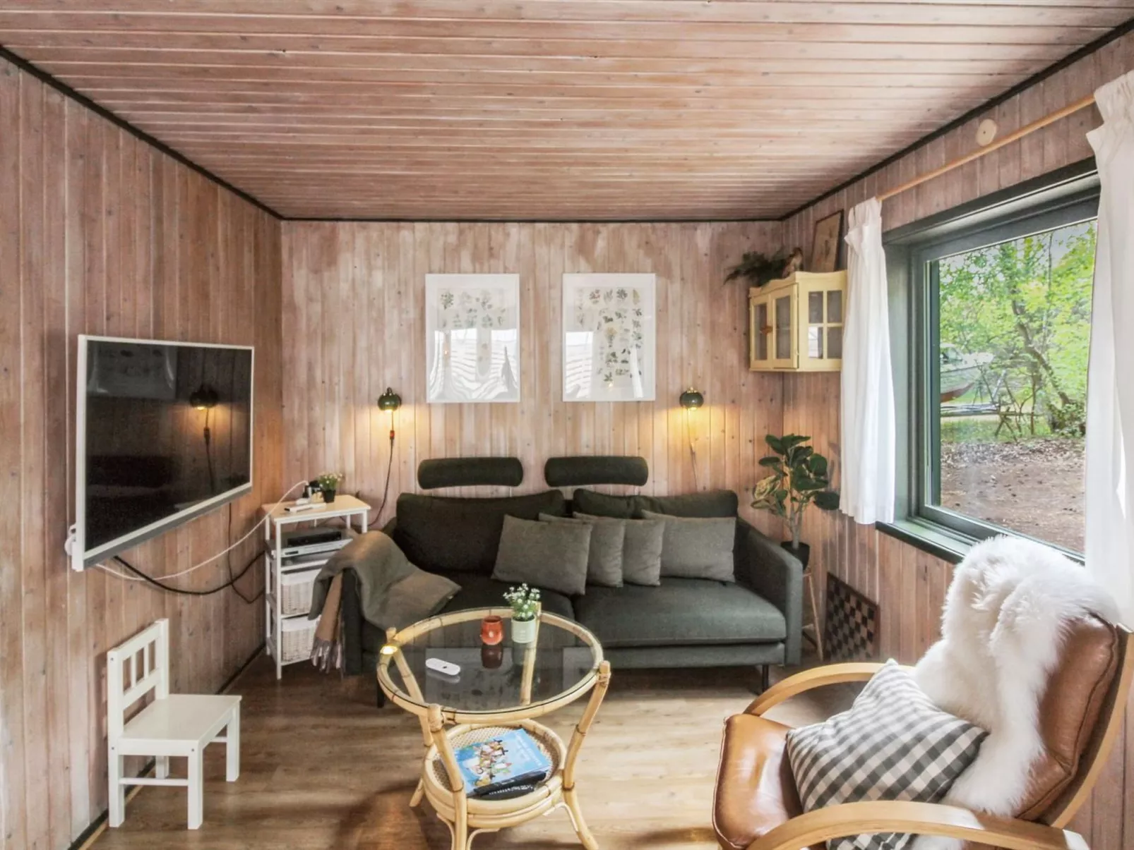 "Ellinor" - 300m from the sea-Binnen
