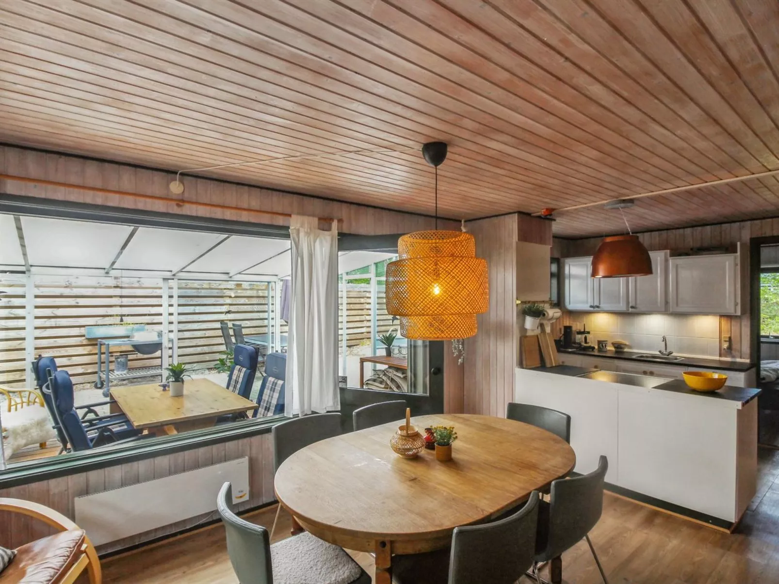 "Ellinor" - 300m from the sea-Binnen