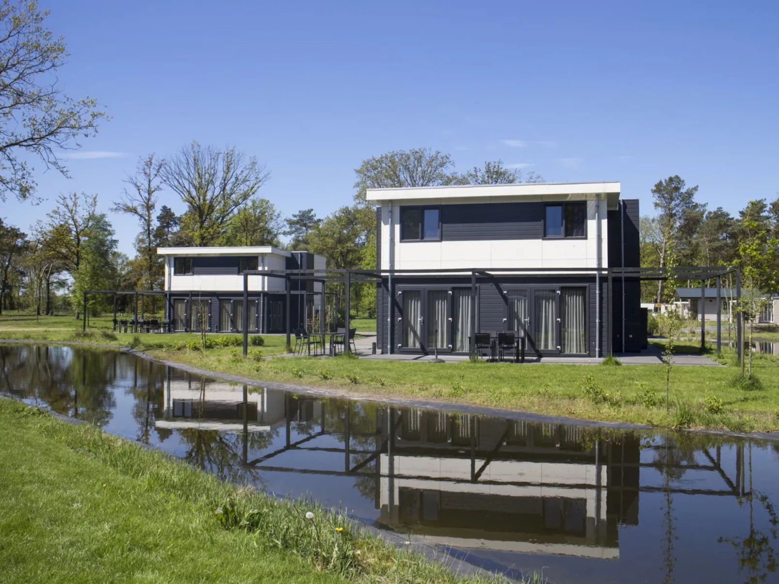 Pavilion l'etage Sauna 10-Buiten