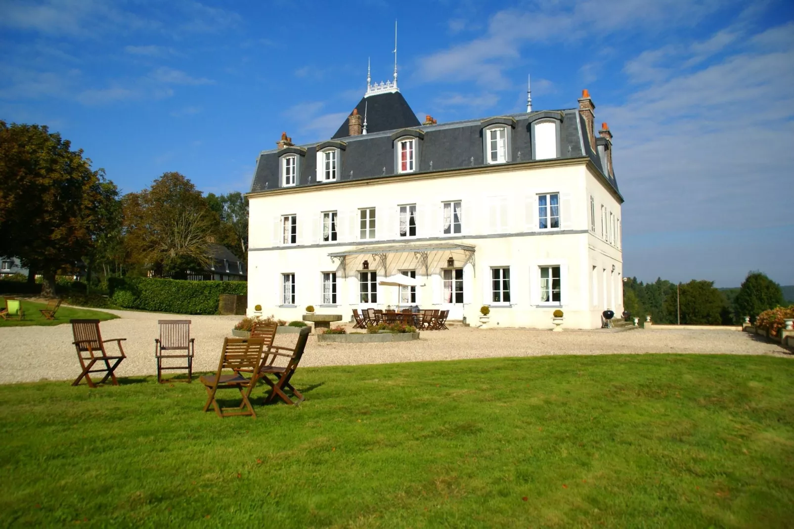 Château Saint Gervais-Buitenkant zomer