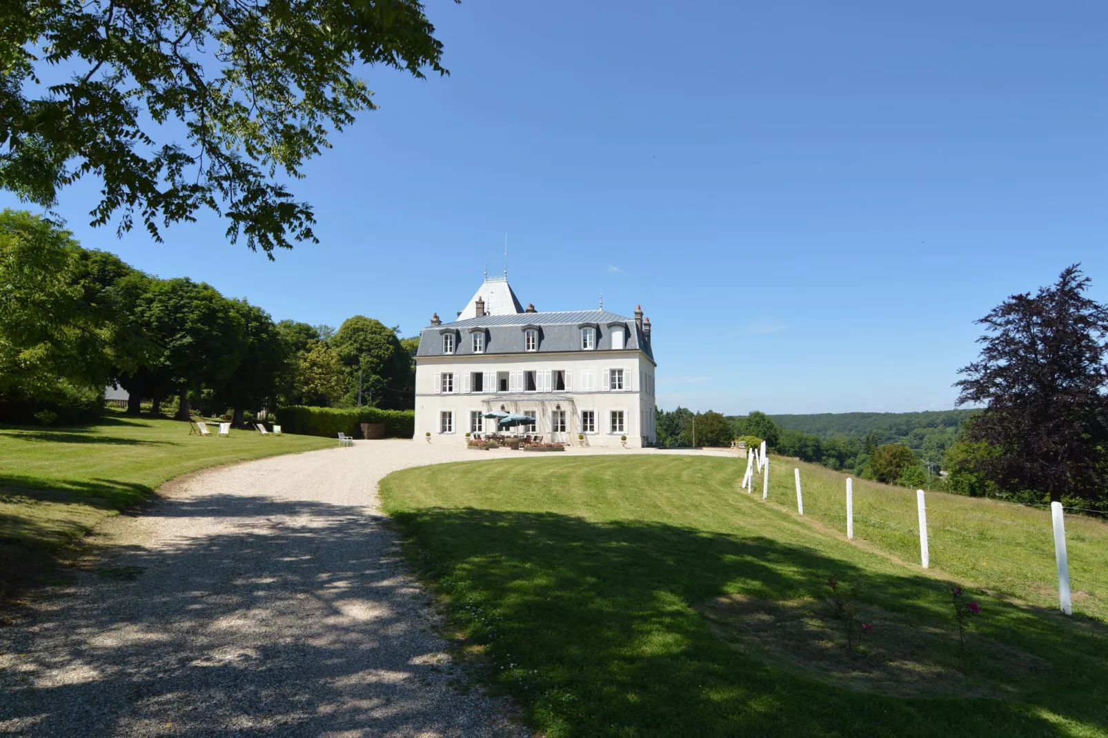 Château Saint Gervais-Buitenkant zomer