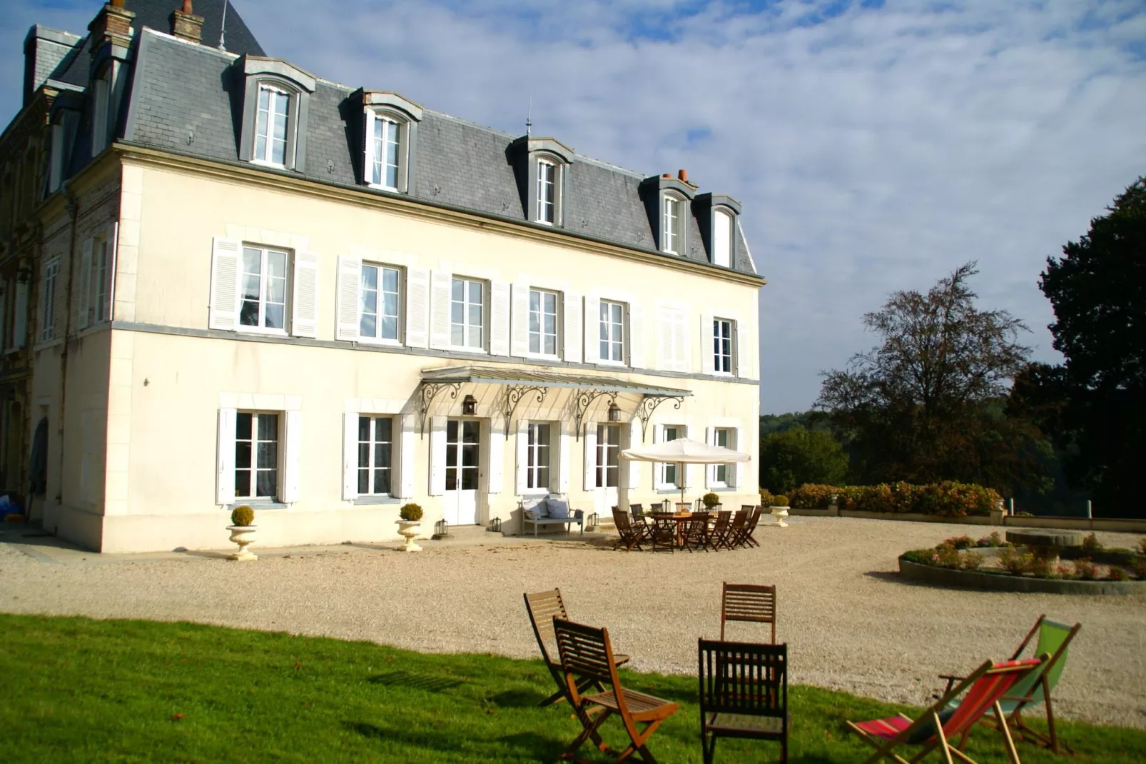 Château Saint Gervais-Buitenkant zomer