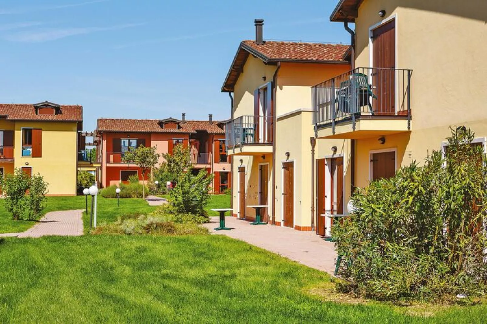 Residence Eden, Peschiera-bilo-Buitenkant zomer