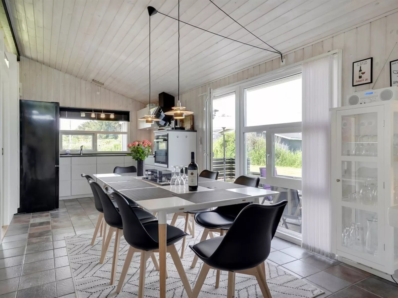 "Tinja" - 700m from the sea-Binnen