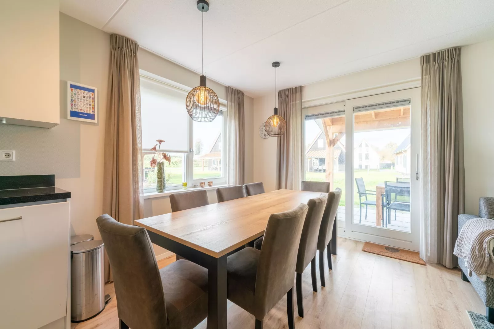 De IJsvogel Huis Nr 24-Eetkamer