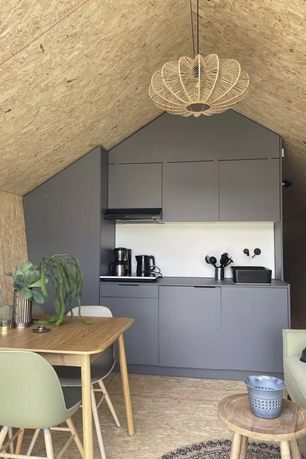 Tiny House Solo Retreat 4-Binnen