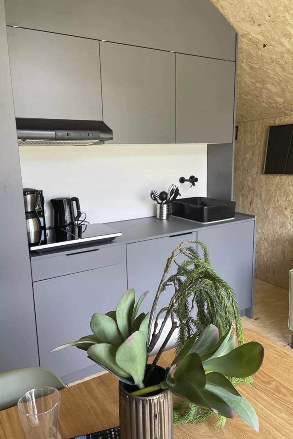 Tiny House Solo Retreat 4-Binnen