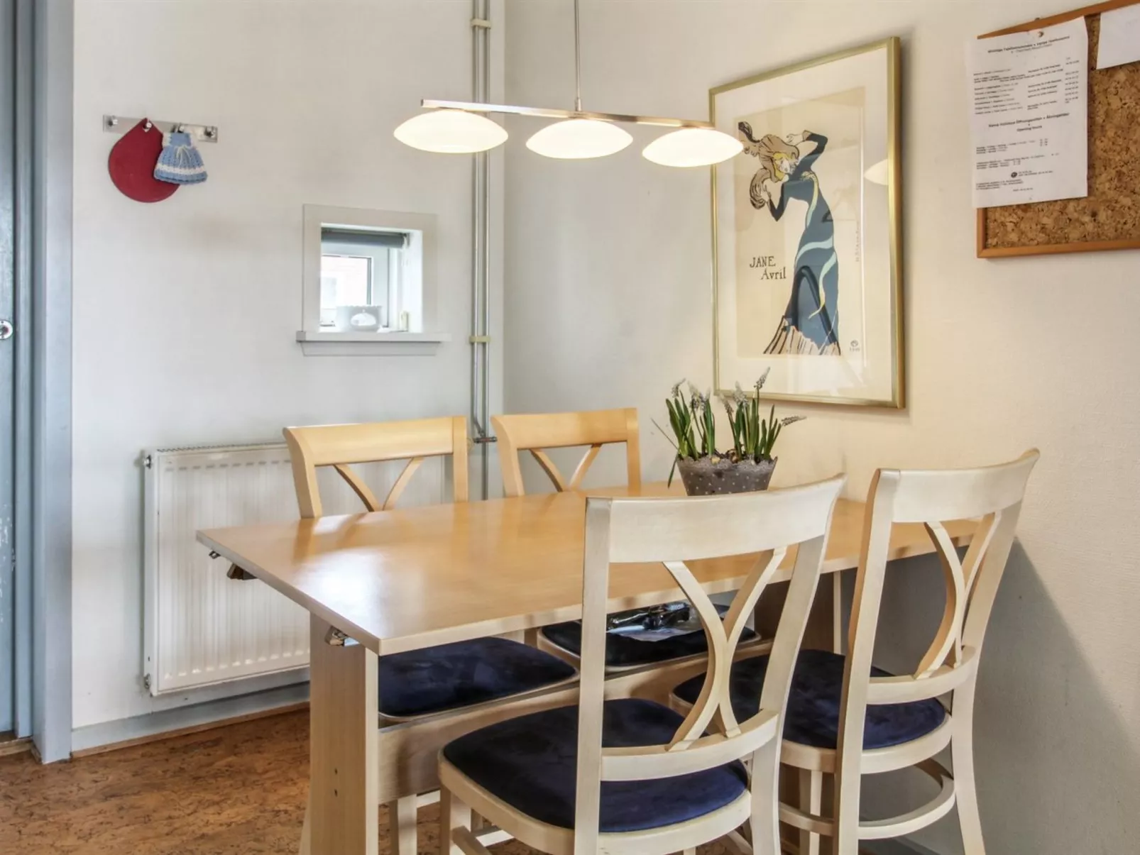 "Rebus" - 2.3km from the sea-Binnen