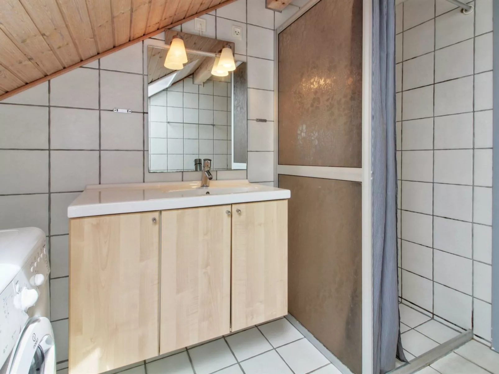 "Rebus" - 2.3km from the sea-Binnen
