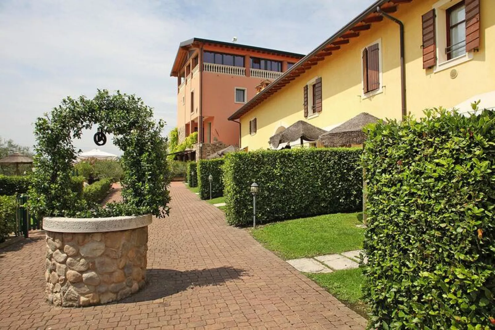 Residence La Bertoletta, Peschiera-bilo-Buitenkant zomer