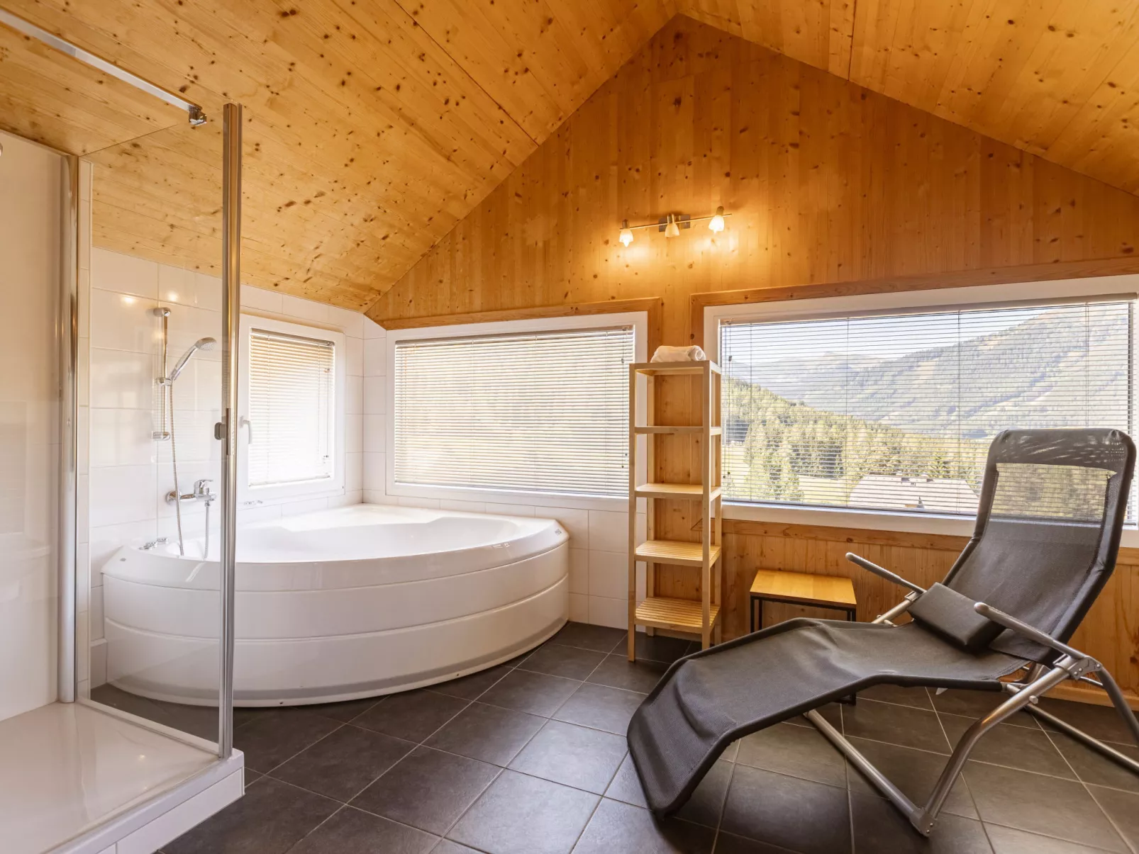 Premium #18 mit Sauna&Sprudelbad-Binnen