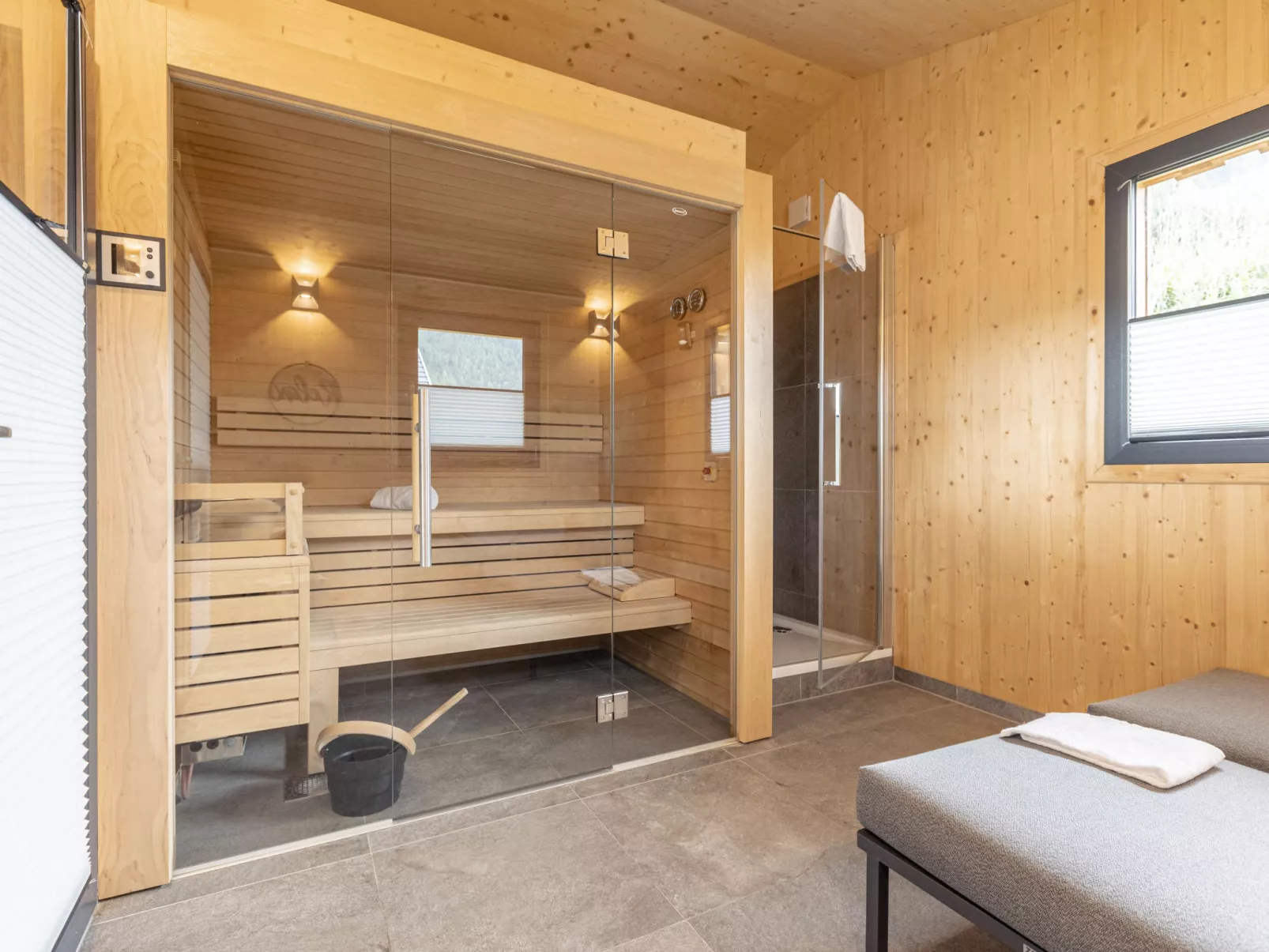 Premium #62 mit Sauna&Sprudelbad-Binnen