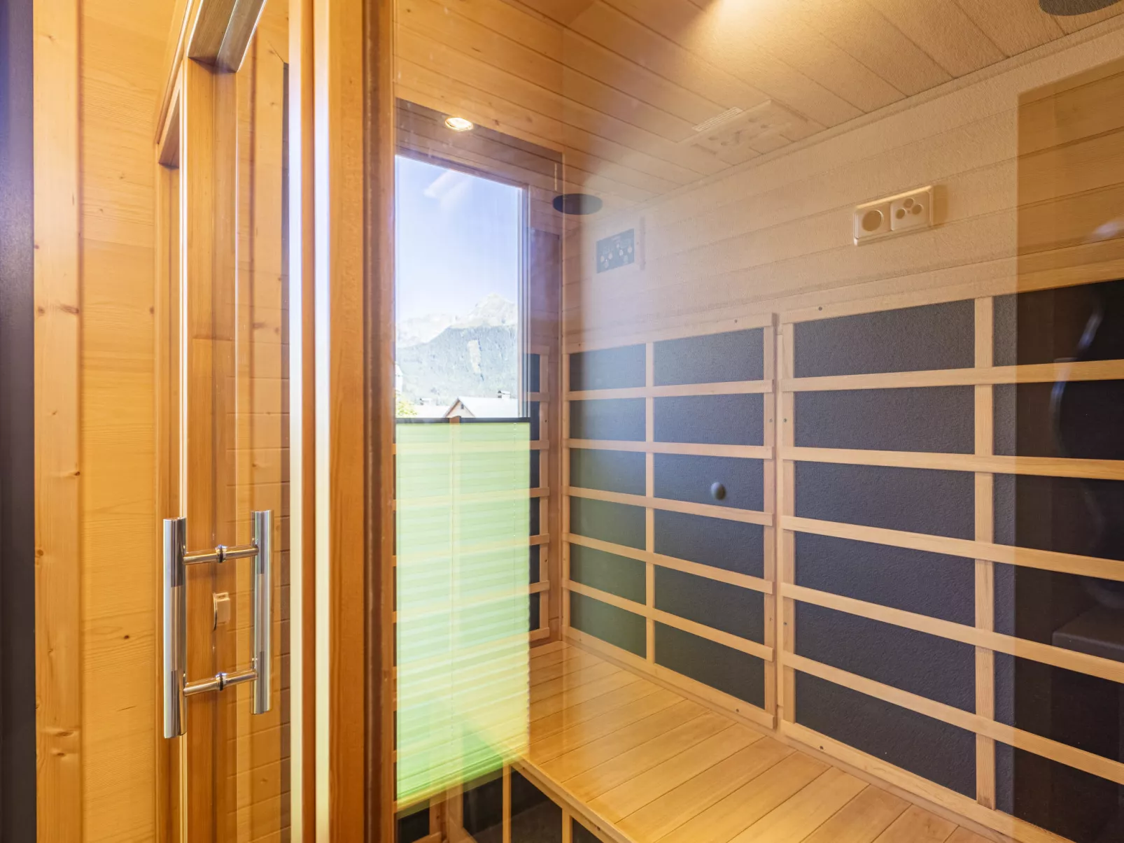 Premium #7 mit IR-Sauna&Sprudelbad-Binnen