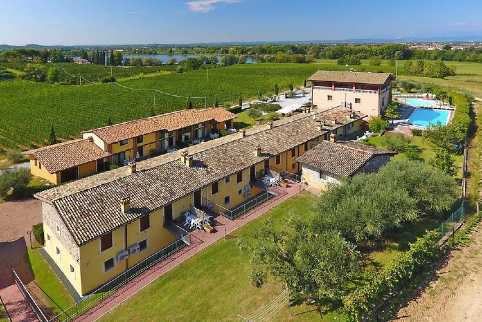 Residence La Bertoletta, Peschiera-trilo-Buitenkant zomer