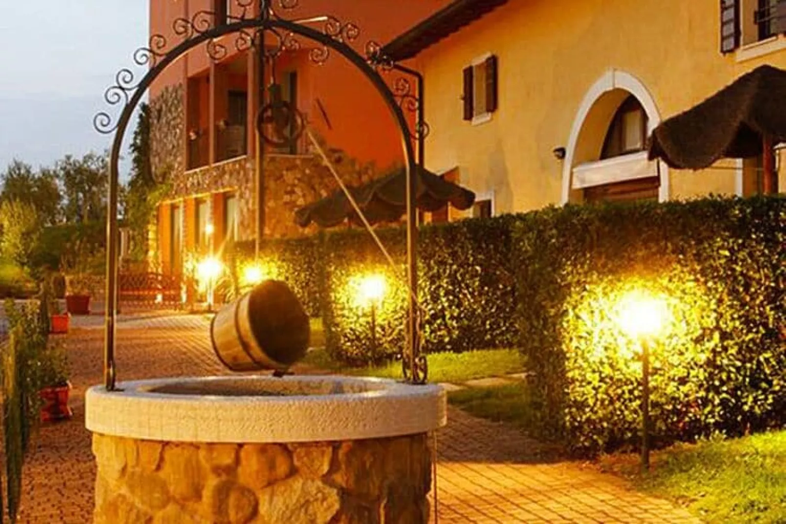 Residence La Bertoletta, Peschiera-trilo-Buitenkant zomer