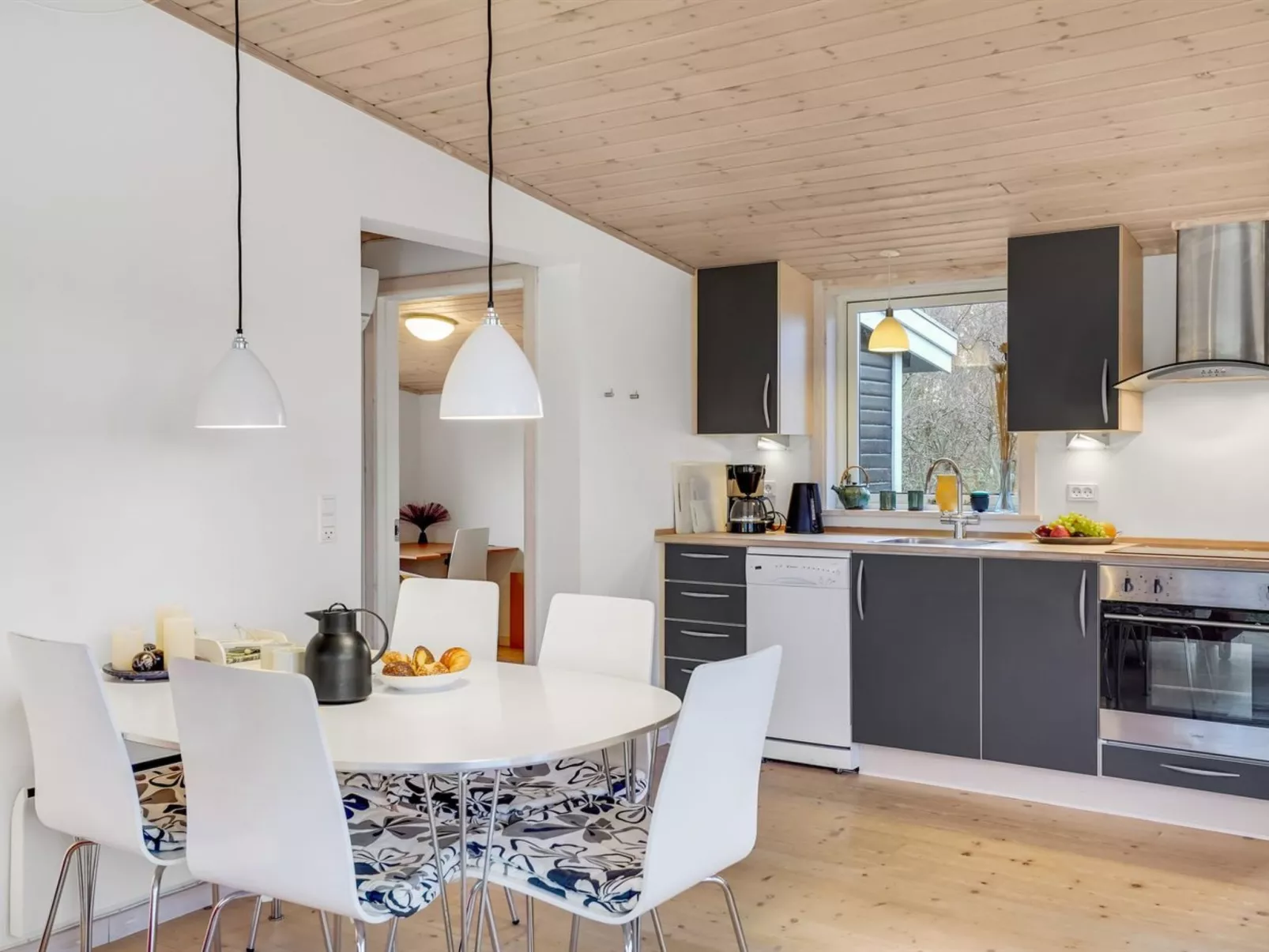"Bassi" - 650m from the sea-Binnen