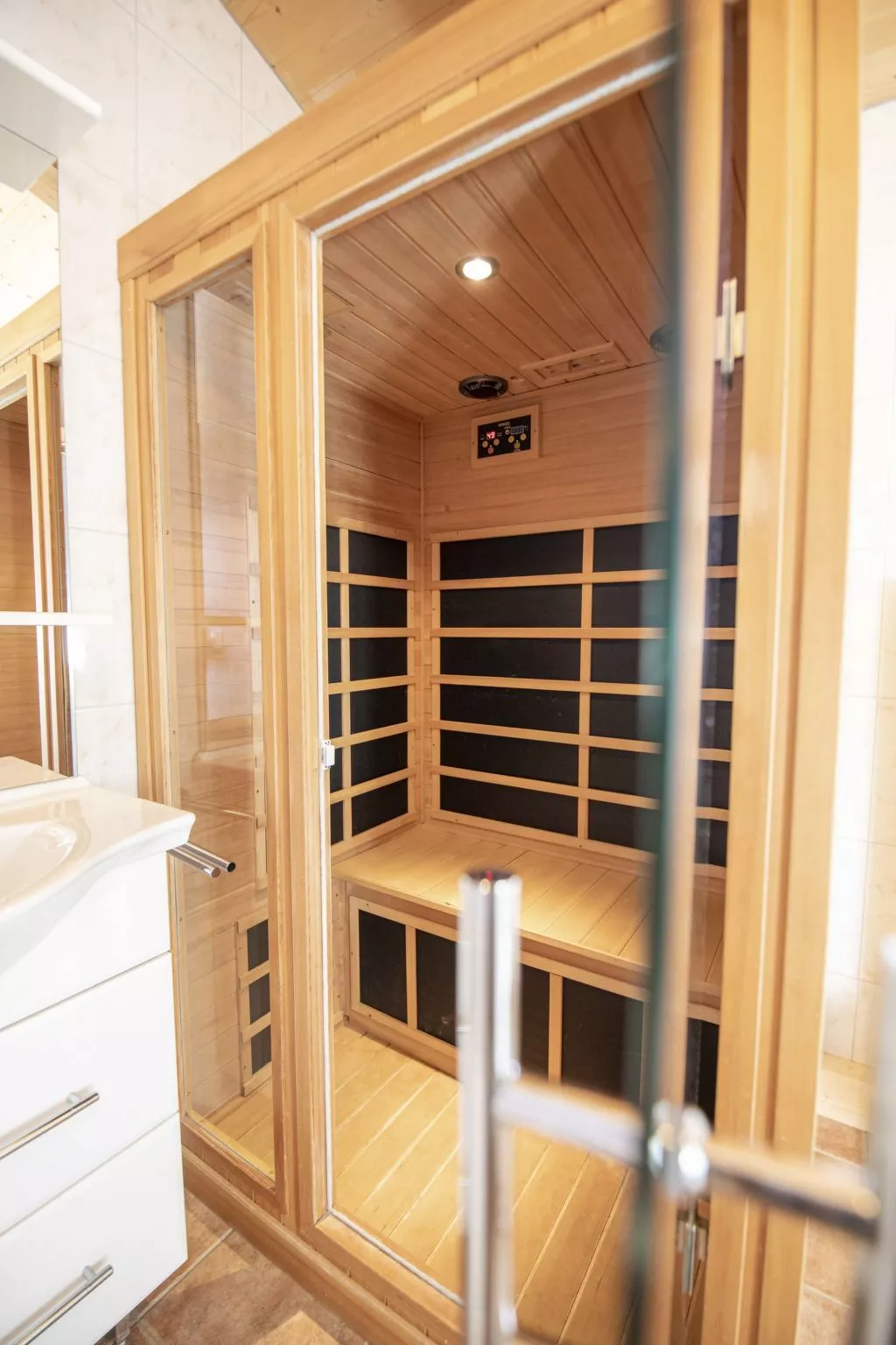 Premium #14 mit IR-Sauna-Binnen