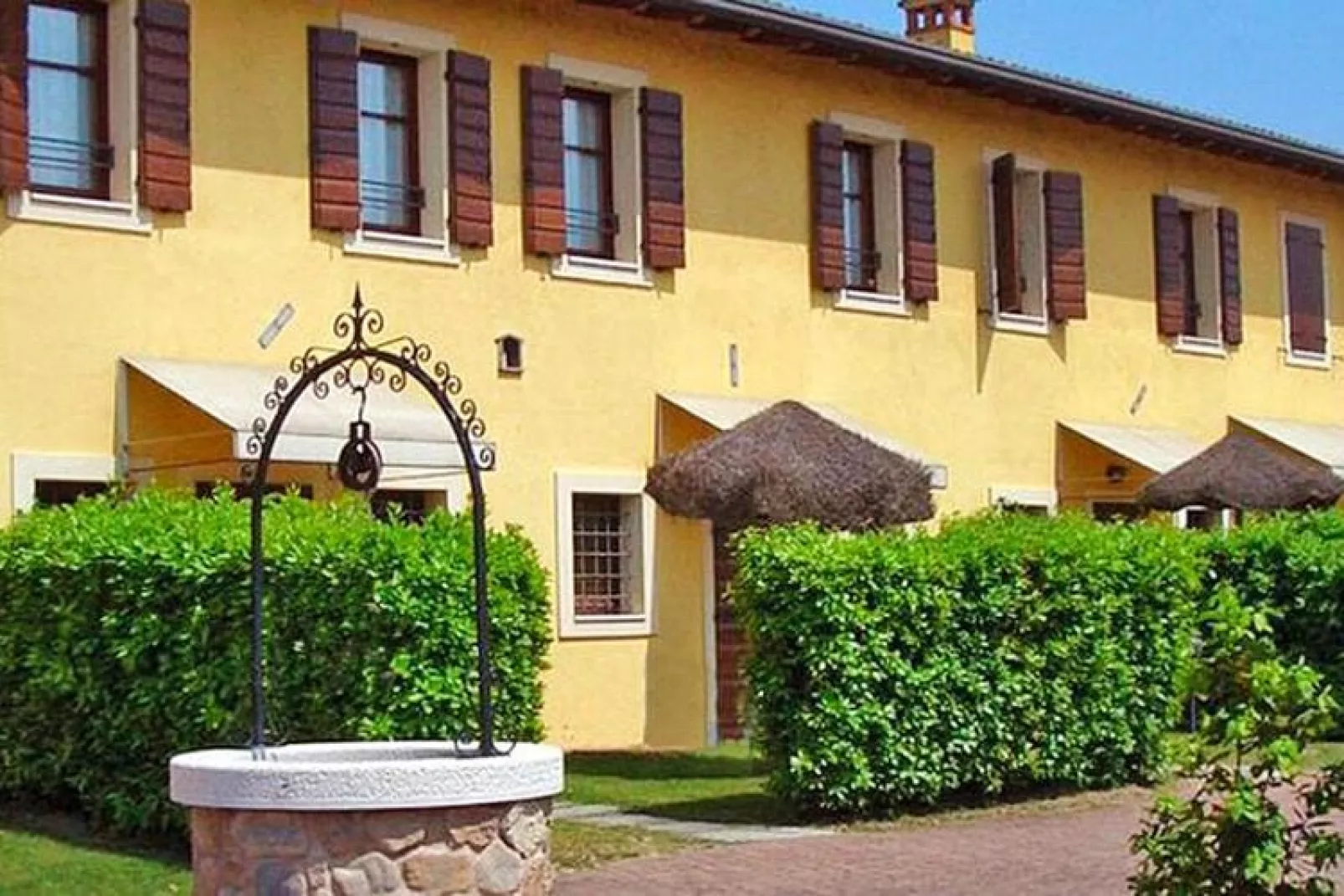 Residence La Bertoletta, Peschiera-trilo-Buitenkant zomer