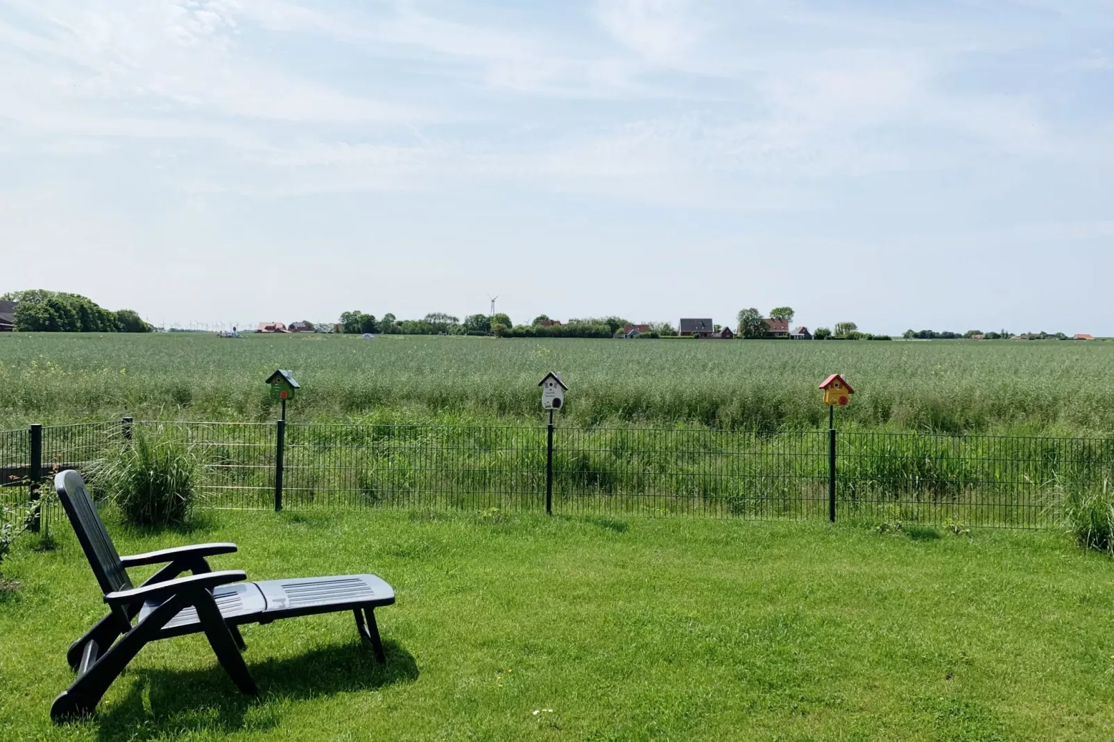 Gemütliche Nordsee-Wohnung in Neßmersiel mit Garten und Feldblick-Terrasbalkon