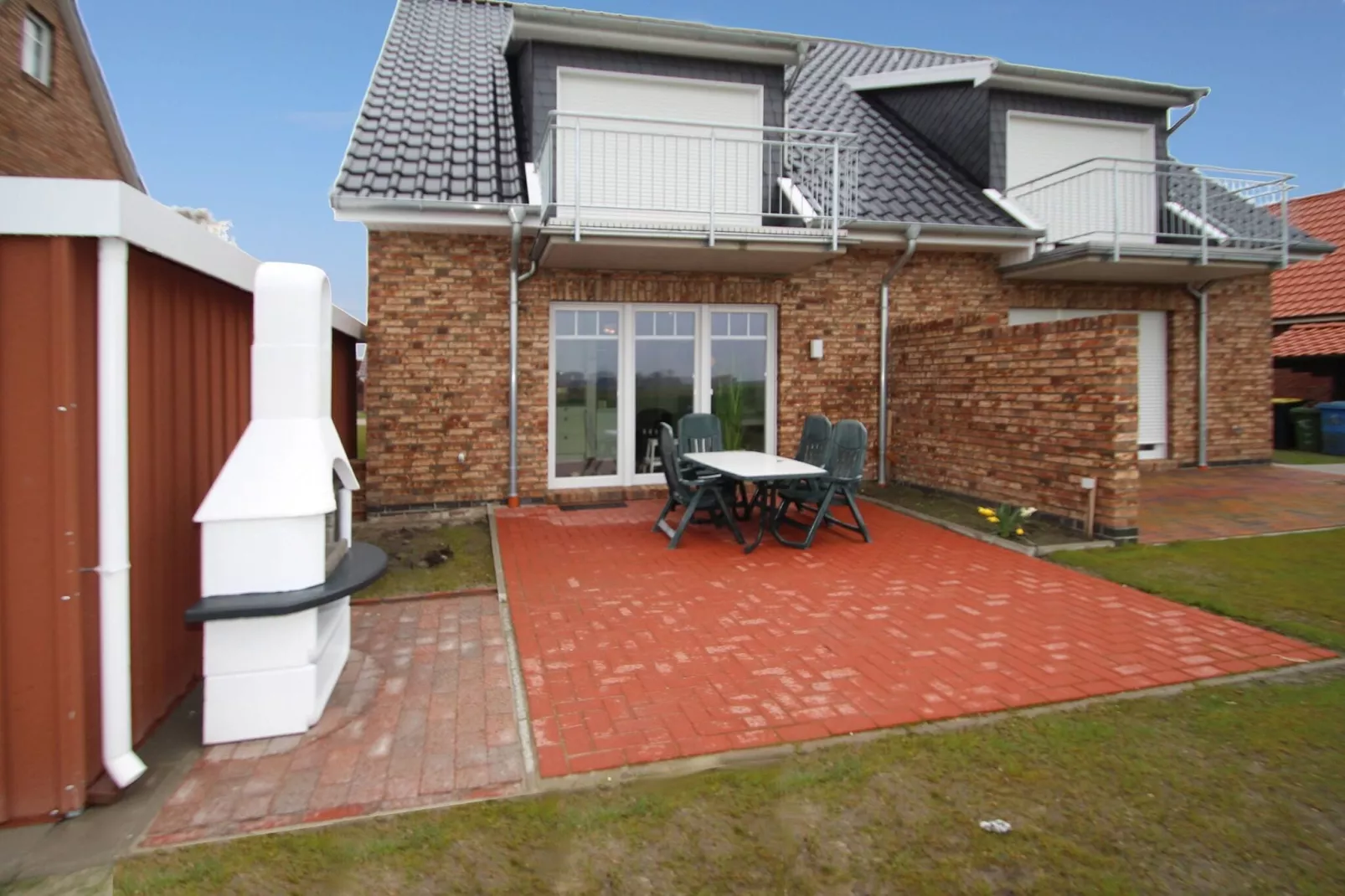 Gemütliche Nordsee-Wohnung in Neßmersiel mit Garten und Feldblick-Buitenkant zomer