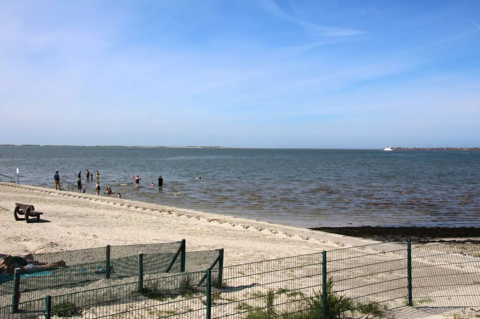 Gemütliche Nordsee-Wohnung in Neßmersiel mit Garten und Feldblick