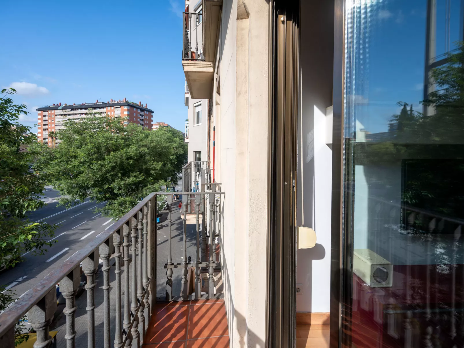 Sants-Montjuïc: Avenida Madrid-Buiten