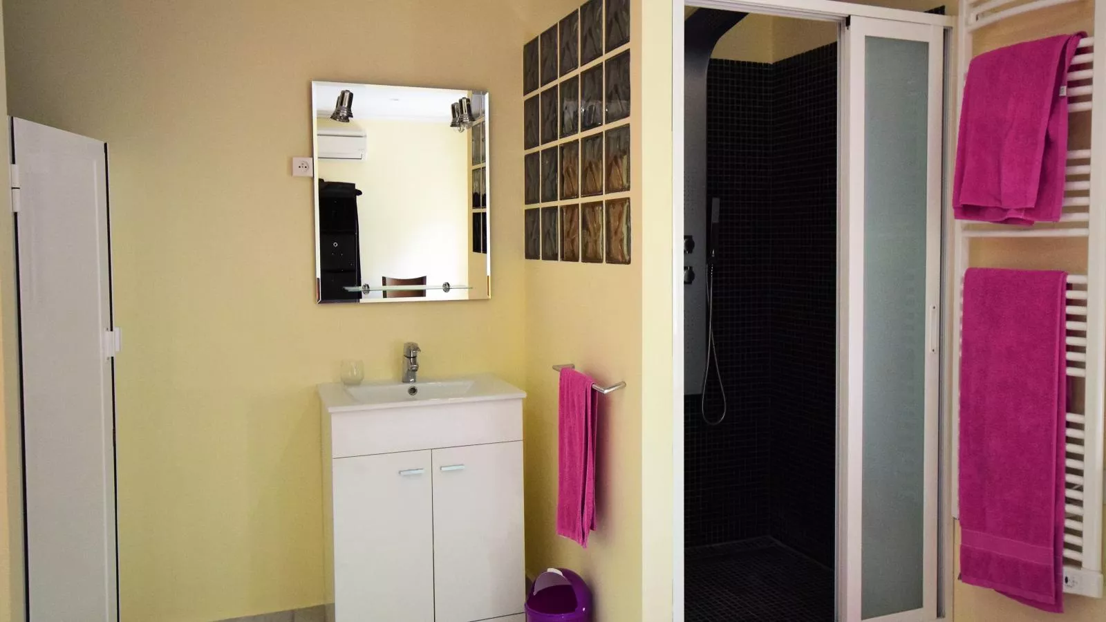 Les Poujols 6 Pers-Badkamer