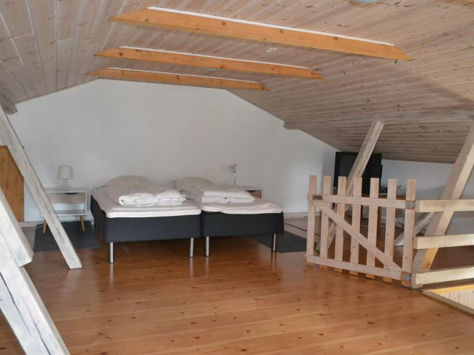 "Rea" - 5km from the sea-Binnen