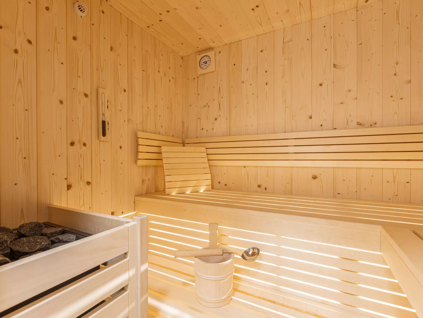 Mit 3 Schlafzimmern & Sauna-Binnen
